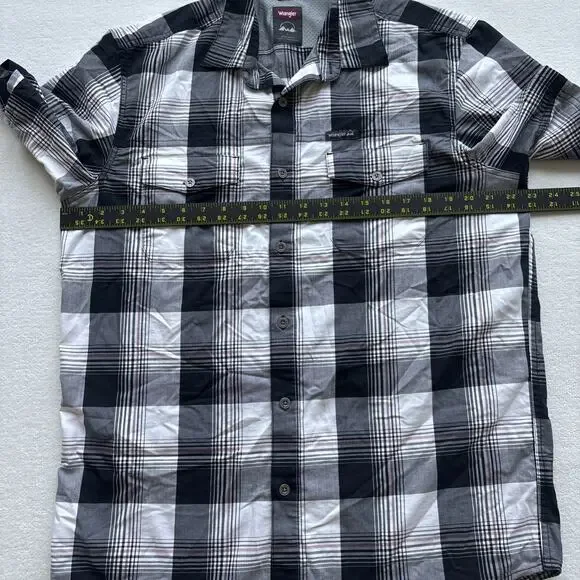 Wrangler Men Large Black Plaid Outdoor Short Sleeve Shirt with UPF 40 Protection - Picture 12 of 14